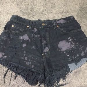 NEVER WORN! AWESOME black highwaisted jean shorts!